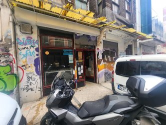Karaköy Arap camii mevkiinde Kiralık Dükkan