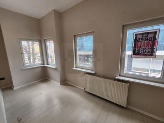 Kavacım merkezde kiralık ofis katı