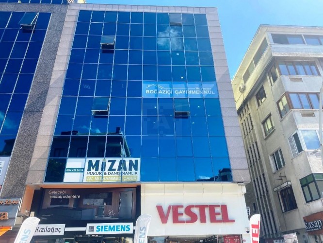 KAVACIK ANA CADDE ÜZERİNDE SATILIK 90 M2 OFİS KATI
