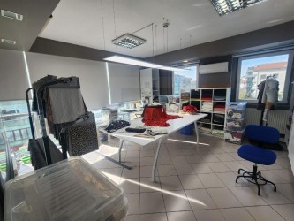 kavacık merkezde kiralık plaza katı