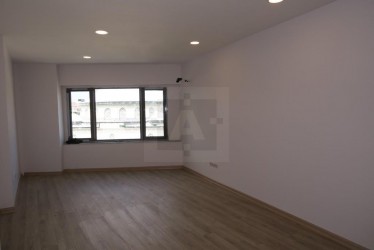 KAVACIK HASANYAVUZ`DA KİRALIK 40 m² PRESTİJLİ OFİS KATI