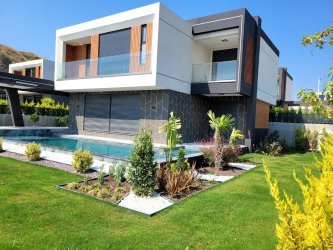 Kuşadası Gürmes Emlaktan Satılık Tam Müstakil Lüks Villa
