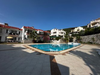 GÜRMES EMLAKTAN KUŞADASI KUŞTUR BÖLGESİNDE SATILIK 3+1 TRİPLEKS YAZLIK