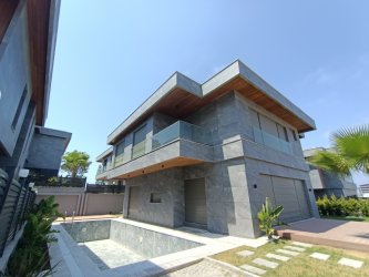 GÜRMES EMLAKTAN KUŞADASI KADINLAR DENİZİNDE YENİ SIFIR SATILIK 4+1 VİLLA