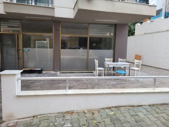 KUŞADASI TAM MERKEZDE GENİŞ CEPHELİ  DÜKKAN