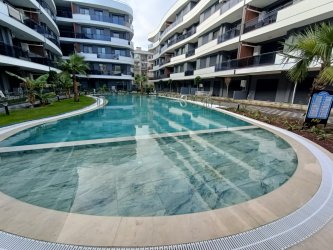 KUŞADASI LÜKS SİTEDE OTURUMA HAZIR SATILIK 2+1 DAİRE