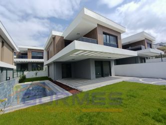 KUŞADASI SOĞUCAKTA  AVM VE DENİZE YAKIN SIFIR ÖZEL HAVUZLU SATILIK DUBLEKS VİLLA