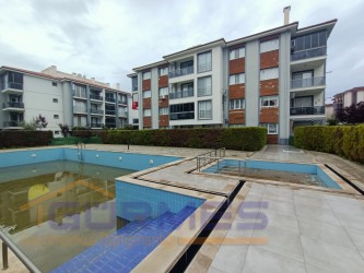 GÜRMES EMLAKTAN KUŞADASI DEĞİRMENDERE`DE EŞYALI  DOĞALGAZLI KİRALIK 2+1 DAİRE