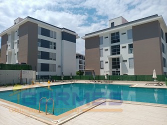 GÜRMES EMLAKTAN KUŞADASINDA HAVUZLU SİTE İÇİNDE KİRALIK 2+1 DAİRE 
