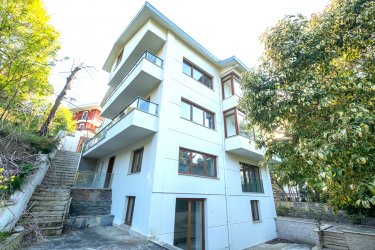 Kanlıca`da Doğa İçerisinde Kısmi Boğaz Manzalı Kiralık Villa