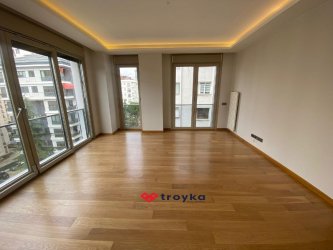 KADIKÖY SUADİYE BAĞDAT CAD. 3+1 SATILIK DAİRE TROYKADAN