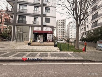 KADIKÖY SUADİYEDE MİNİBÜS CADDESİNE YAKIN SATILIK DÜKKAN TROYKADAN