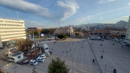 CUMHURİYET MEYDANINDA KATTA TEK, ASANSÖRLÜ 119 m2 KİRALIK OFİS