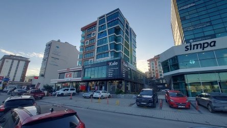 LİMAN KAVŞAĞINDA 185 m2 KAPALI, 170m2 TERAS KULLANIM ALANLI OFİS