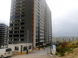 Yaşamkent Evrensel Yaşam Sitesinde,4.5+1,Katta,Manzaralı,