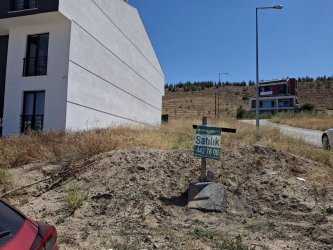Yaşamkent 3053 Caddede,  Köşe Parsel Villa Arsası