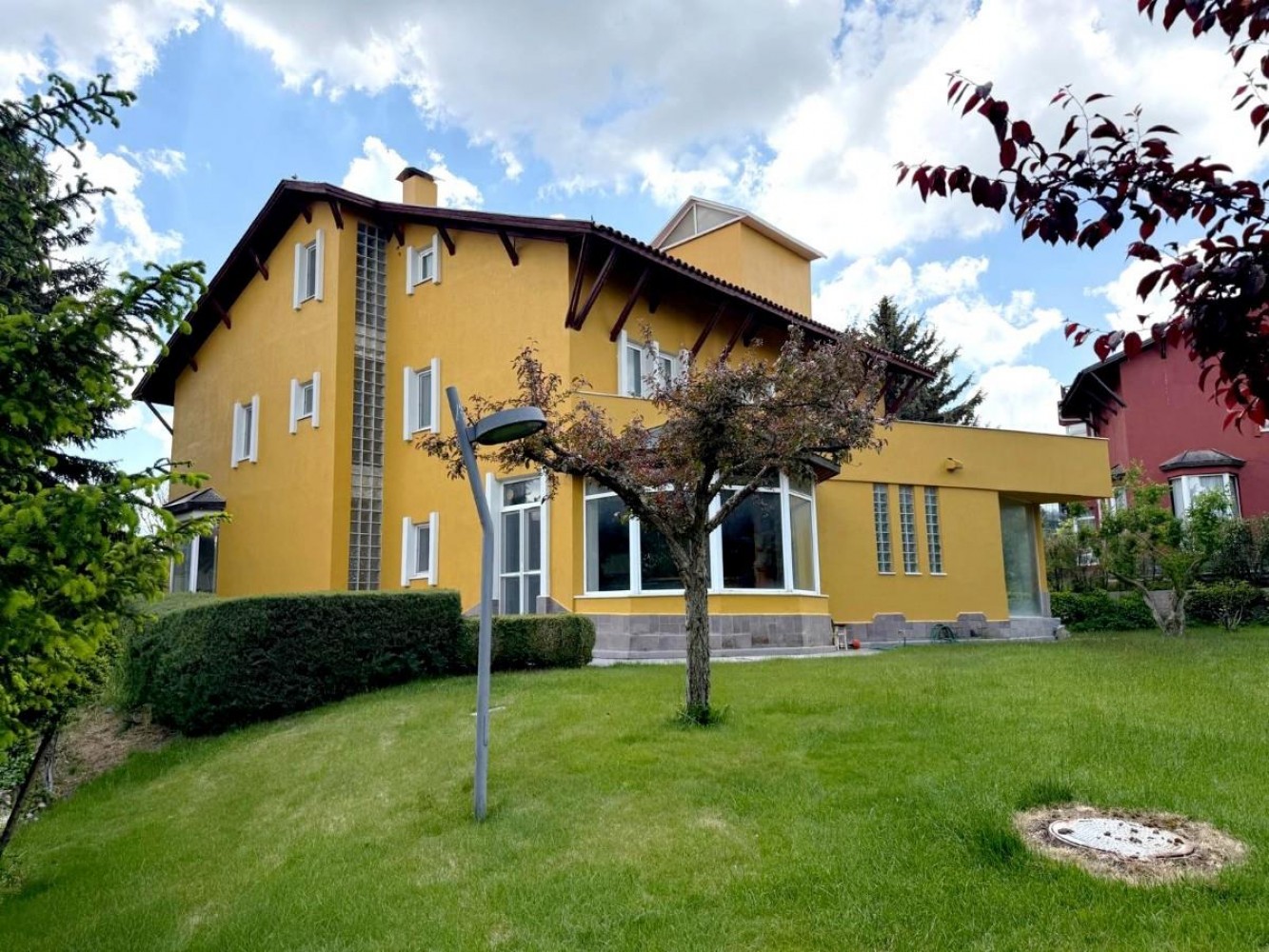 İncek Tunç Sitesi, Geniş Arsa Üzerinde Bağımsız Fourleks Villa