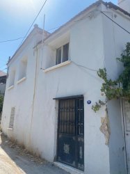 Urla Yakada Satılık Bahçeli Müstakil Taş Ev